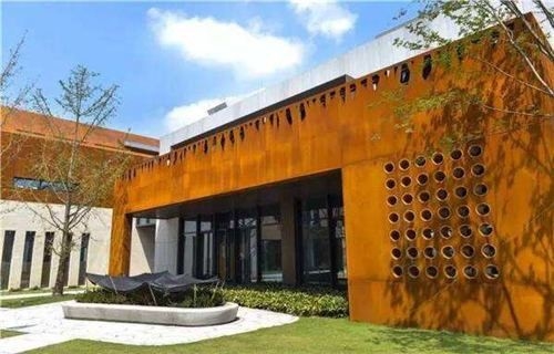 뜨거운 굴려진 매체 두께는 강철판 발파면을 외기에 노출시켰습니다